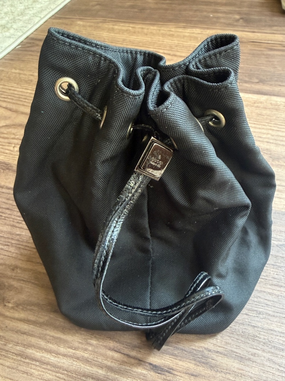 Vintage Gucci 039 0973 Black Nylon Drawstring Bucket Pouch Bag Made in Italy
